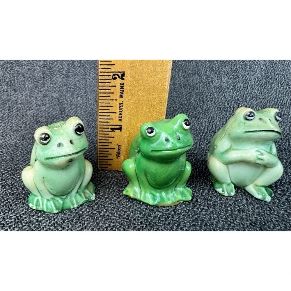 Vintage 3 Frogs Green Ceramic Whimsical Shelf Sitters Hong Kong 1.5 each